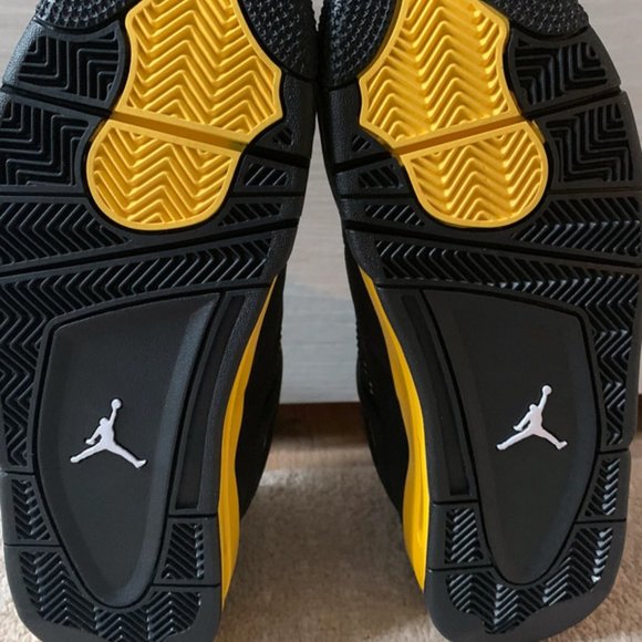 jordan 4 retro thunder main image 4